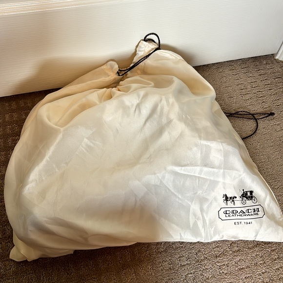 Limited edition coach purse.   Well used - Picture 8 of 8